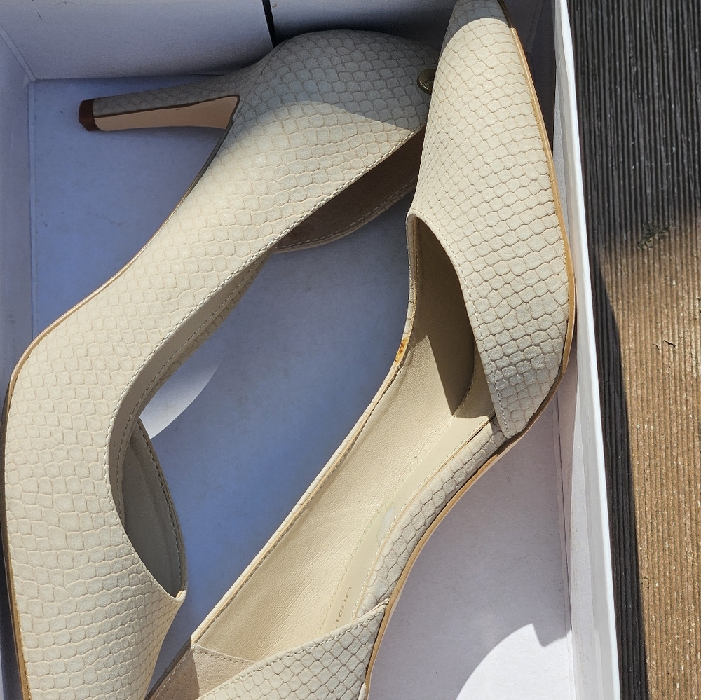 Shoes - Picture 4 of 9